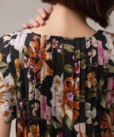 GRACE CONTINENTAL フラワープリントタックブラウス