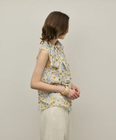 GRACE CONTINENTAL シアーフラワープリントジャガードブラウス