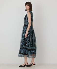 GRACE CONTINENTAL 【イベント店舗・ONLINE STORE先行アイテム】フラワーライン刺繍ドレス