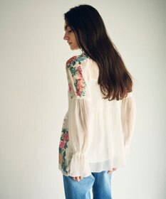 GRACE CONTINENTAL フラワー刺繍ギャザートップ