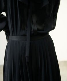 GRACE CONTINENTAL シアープリーツパンツ