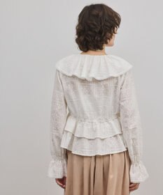 GRACE CONTINENTAL エンブロイダリーフリルブラウス