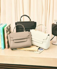 GRACE CONTINENTAL フラップショルダーバッグ