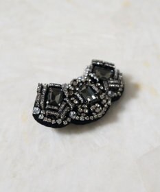 GRACE CONTINENTAL ビジューカーブブローチ