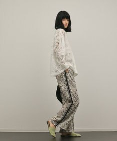 GRACE CONTINENTAL モノトーンフラワープリントパンツ