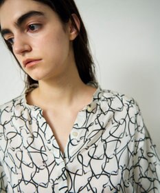 GRACE CONTINENTAL ラインハートケープブラウス