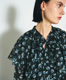 GRACE CONTINENTAL スモールフラワーケープトップ