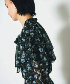 GRACE CONTINENTAL スモールフラワーケープトップ