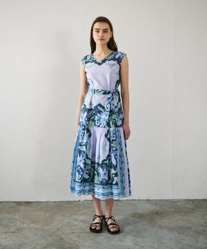  フレームプリントギャザーワンピース