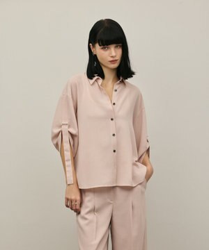  ロールアップスリーブトップス