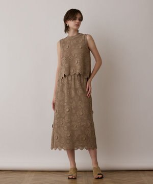 美品❣️ 23SS グレースコンチネンタル ティアードローズトップ 刺繍 ベージュ ティアードパフトップ / GRACE CONTINENTAL | GRACE CONTINENTAL