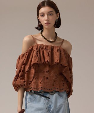 GRACE CONTINENTAL カットワークオフショルトップ ブラウン