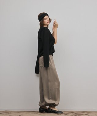 GRACE CONTINENTAL マットサテンバレルパンツ カーキ