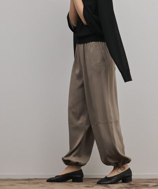 GRACE CONTINENTAL マットサテンバレルパンツ カーキ