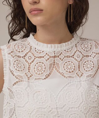 GRACE CONTINENTAL サークルレースノースリーブトップ ホワイト