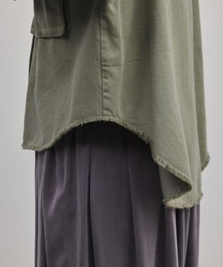 GRACE CONTINENTAL パール釦ピグメントシャツ カーキ