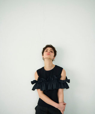 GRACE CONTINENTAL フリルリブカットトップ ブラック
