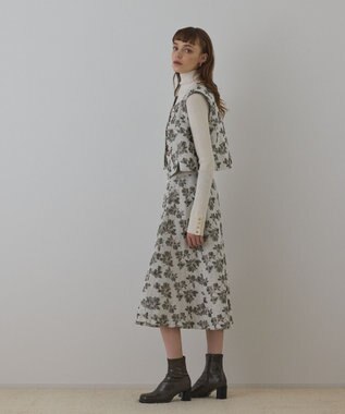 GRACE CONTINENTAL ラメフラワージャガードベスト キナリ