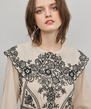 GRACE CONTINENTAL パターン刺繍ワンピース ベージュ