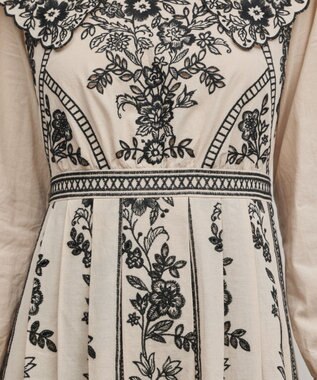 GRACE CONTINENTAL パターン刺繍ワンピース ベージュ