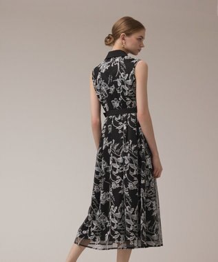 専用。GRACE CONTINENTAL 花柄刺繍ドレス新品38交渉あり。 オリエンタルフラワー刺繍ワンピース / GRACE CONTINENTAL