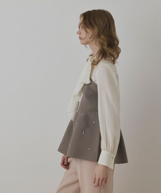 GRACE CONTINENTAL ペプラムベアニットトップ ベージュ