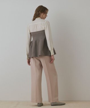 GRACE CONTINENTAL ペプラムベアニットトップ ベージュ