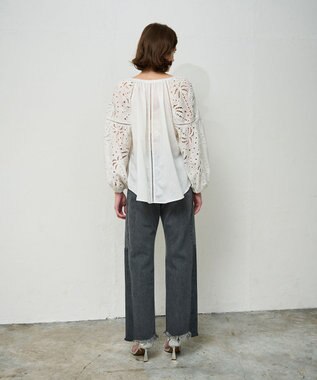 GRACE CONTINENTAL ヤシ柄カットワークトップ ホワイト