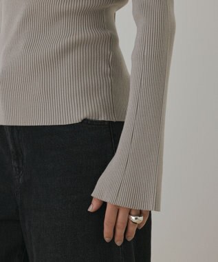 GRACE CONTINENTAL オフショルフリルニットトップ グレー