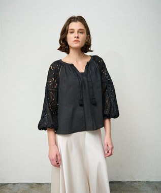 GRACE CONTINENTAL ヤシ柄カットワークトップ ブラック