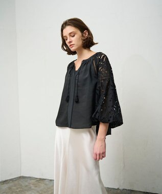 GRACE CONTINENTAL ヤシ柄カットワークトップ ブラック