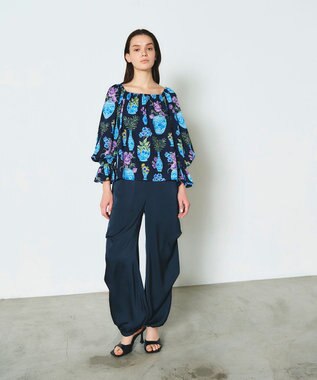 GRACE CONTINENTAL フラワーベースプリントトップ ネイビー
