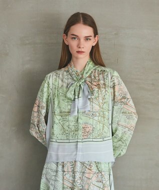 GRACE CONTINENTAL パリスカーフプリントブラウス グレー