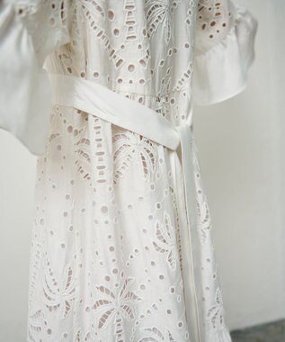 GRACE CONTINENTAL ヤシ柄カットワークワンピース ホワイト