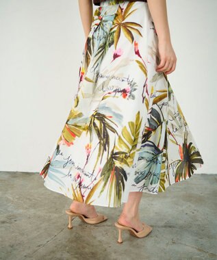 GRACE CONTINENTAL リゾートリーフプリントスカート ホワイト