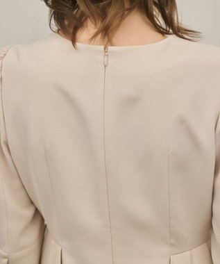 GRACE CONTINENTAL トリアセペプラムトップ ベージュ