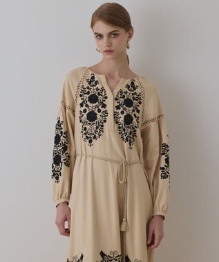 GRACE CONTINENTAL エンブロイダリーカフタンワンピース ベージュ