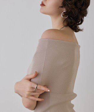 GRACE CONTINENTAL オフショルリブニットトップ ベージュ