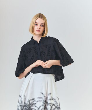 GRACE CONTINENTAL フラワーembケープブラウス ブラック