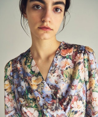 GRACE CONTINENTAL グラデフラワープリントトップ サックス