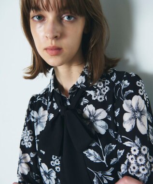 GRACE CONTINENTAL フラワープリントティアードワンピース ブラック