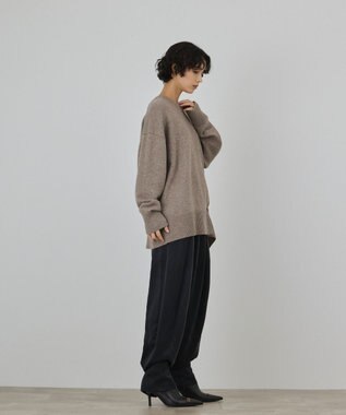 GRACE CONTINENTAL イレヘムブローチニットトップ ベージュ