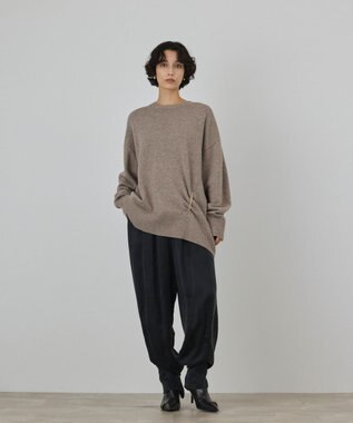GRACE CONTINENTAL イレヘムブローチニットトップ ベージュ