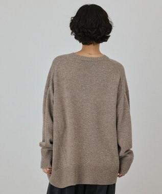 GRACE CONTINENTAL イレヘムブローチニットトップ ベージュ