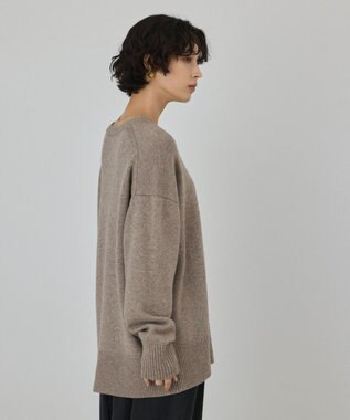 GRACE CONTINENTAL イレヘムブローチニットトップ ベージュ