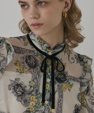 GRACE CONTINENTAL オーナメントフラワープリントワンピース キナリ