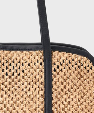 GRACE CONTINENTAL ORSETTOスクエアーバッグ ブラック