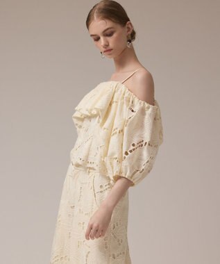 GRACE CONTINENTAL カットワークオフショルトップ キナリ