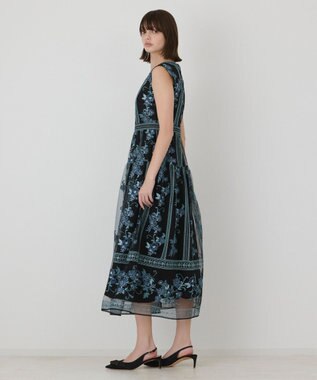 GRACE CONTINENTAL 【イベント店舗・ONLINE STORE先行アイテム】フラワーライン刺繍ドレス ブラック