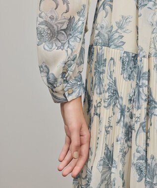 GRACE CONTINENTAL フラワープリントプリーツワンピース ベージュ